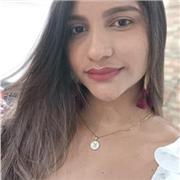 Profesora de historia imparte clases a niños de todas las edades